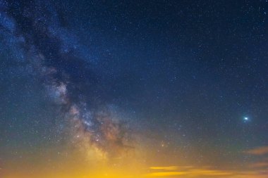 Samanyolu arka plan ile gece yıldızlı gökyüzü 