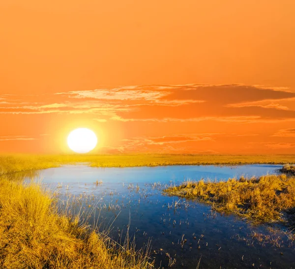 gün batımını nehirde sessiz kır