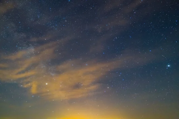 Ночное Звездное Небо Облаками Природный Фон — стоковое фото