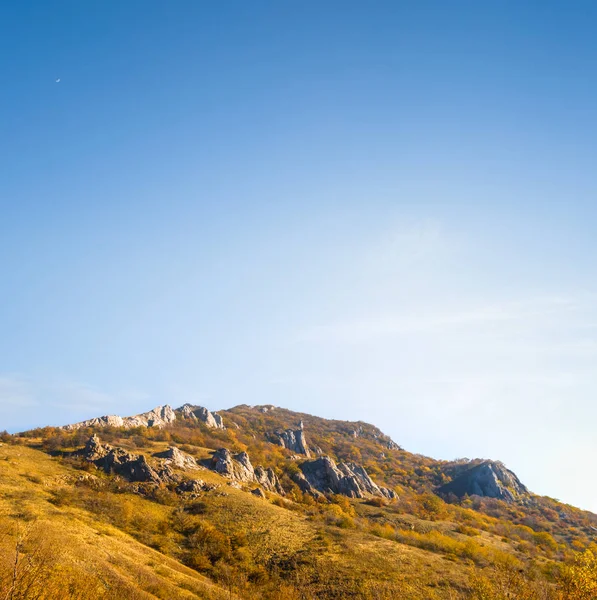 Automne Sec Sommet Colline Sur Fond Ciel Bleu — Photo