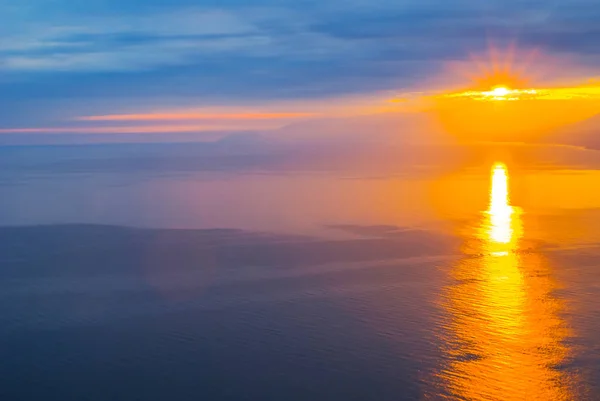 Dramatischer Sonnenuntergang Über Einer Meeresbucht — Stockfoto