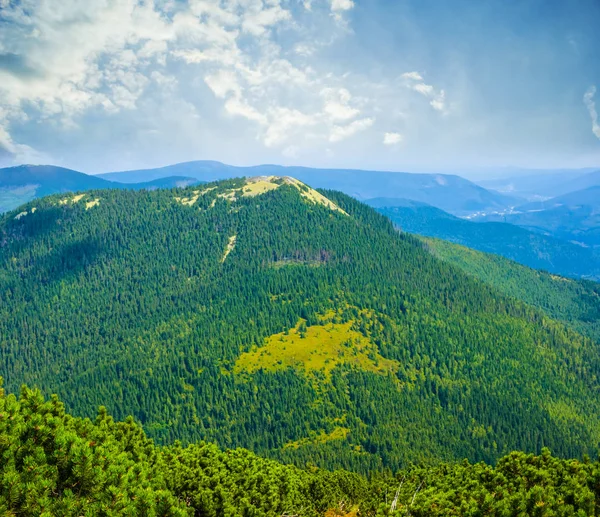 Beautiful Green Mountain Cloudy Sky — Stock Photo, Image