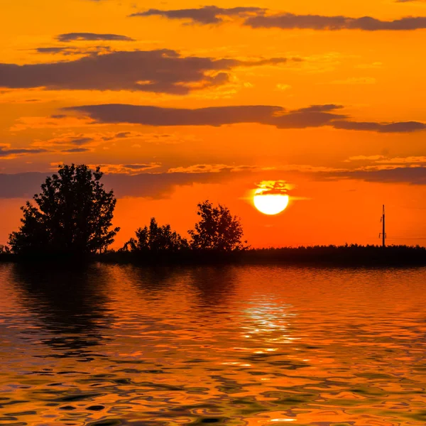 Atardecer Dramático Reflejado Agua —  Fotos de Stock