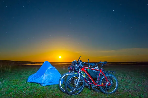 Campamento Turístico Con Bicicleta Noche — Foto de Stock