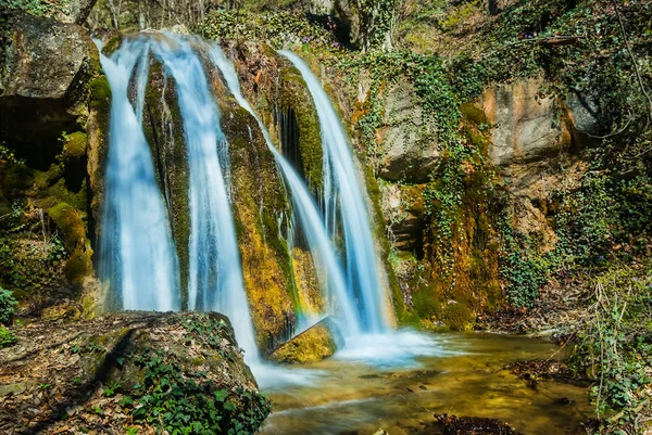 Zbliżenie Piękny Wodospad Rzece Górskiej — Zdjęcie stockowe