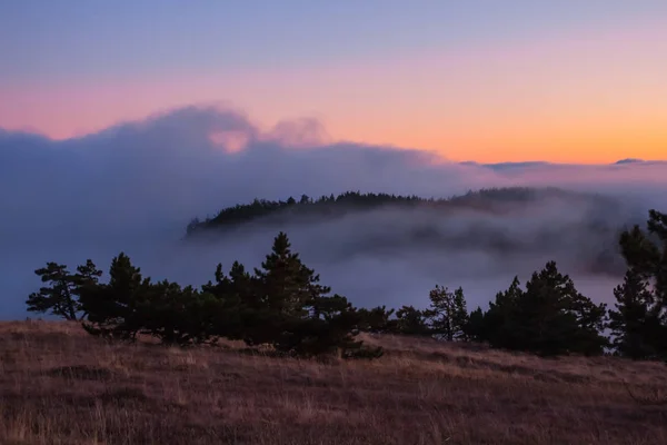 Meseta Montañosa Una Densa Nube Atardecer — Foto de Stock