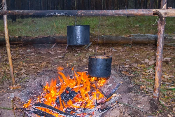 Toeristische Camping Scène Ketel Het Vuur — Stockfoto