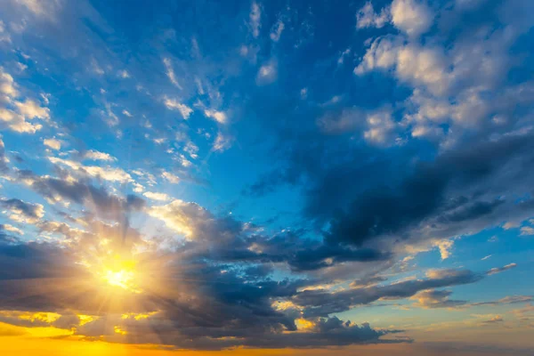 Drammatico Cielo Serale Nuvoloso Tramonto — Foto Stock