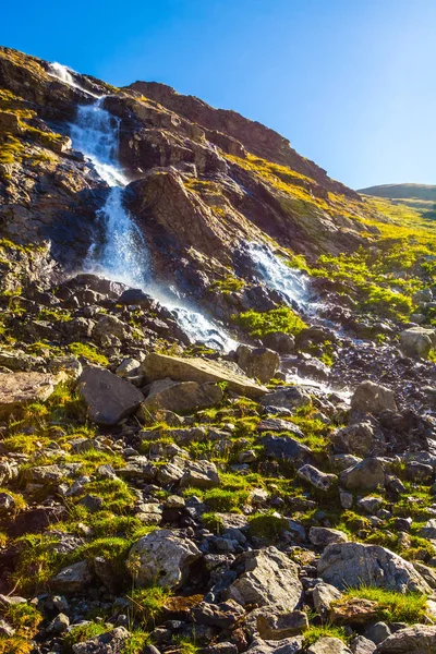 Vattenfall Rusa Från Mount Lutningen — Stockfoto