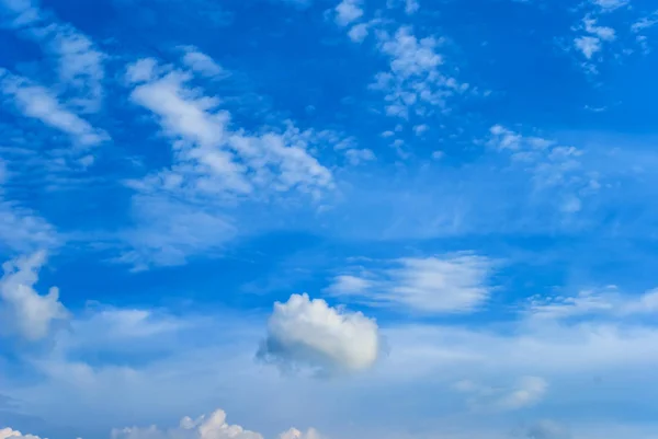 Langit Biru Dengan Awan Latar Belakang Alam — Stok Foto