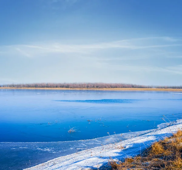 Χειμωνιάτικο Σκηνικό Κατεψυγμένα Λίμνη — Φωτογραφία Αρχείου