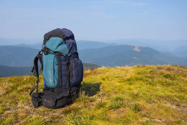 Touristic Backpack Green Mountain — Stock Photo, Image