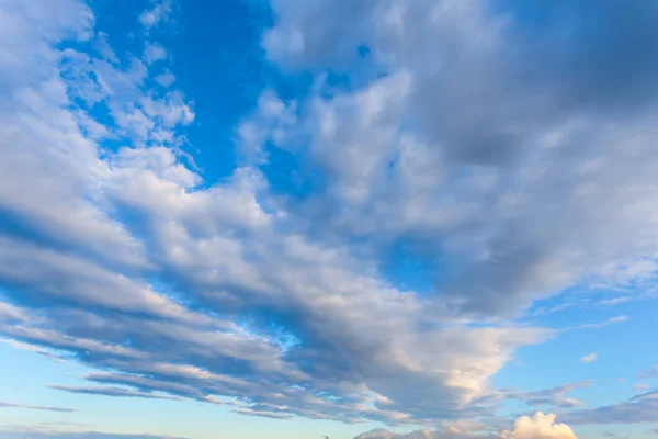 Langit Biru Dengan Awan Tebal — Stok Foto