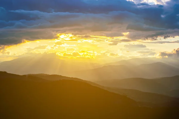 Coucher Soleil Spectaculaire Sur Vallée Montagne Brumeuse — Photo