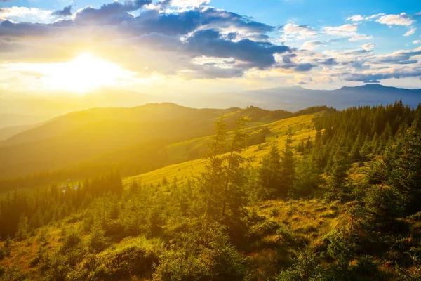 Dramatiska Solnedgången Över Berget Dalen — Stockfoto