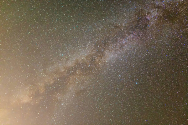 молочный путь на ночном звездном небе
