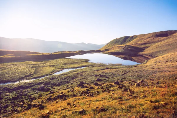 Piccolo Lago Blu Nella Ciotola Montagna Mattino Presto — Foto Stock