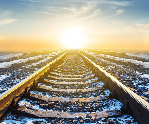 железная дорога прямо к закату
