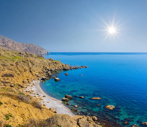 夏天海湾在闪闪发光的日子 — 图库照片