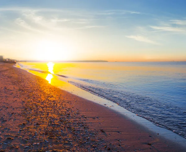 Cichej Piaszczystej Plaży Wschodzie Słońca — Zdjęcie stockowe