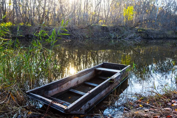 Kleines Holzboot Auf Einem Fluss Küstennähe — Stockfoto