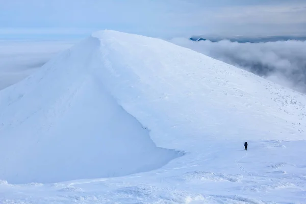 Χειμωνιάτικο Σκηνικό Χιονισμένα Βουνό Κορυφή — Φωτογραφία Αρχείου