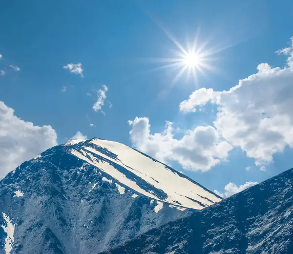 Hochgebirgskette Schnee Sonnigen Tag — Stockfoto