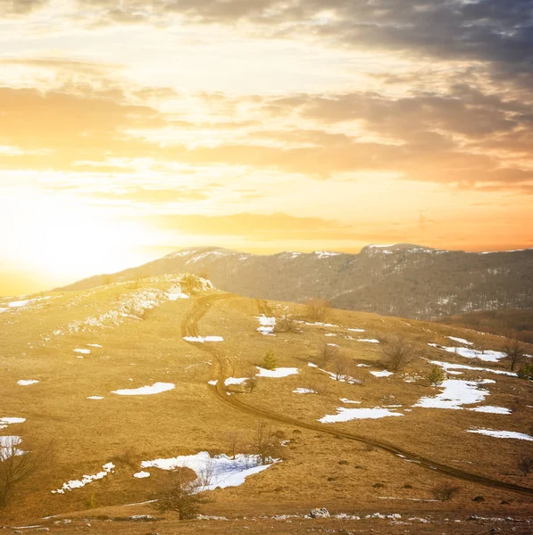 Winterliche Hügel Schnee Bei Sonnenuntergang — Stockfoto