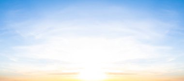 bulutlu bir gökyüzü, doğal arka plan üzerinde dramatik günbatımı