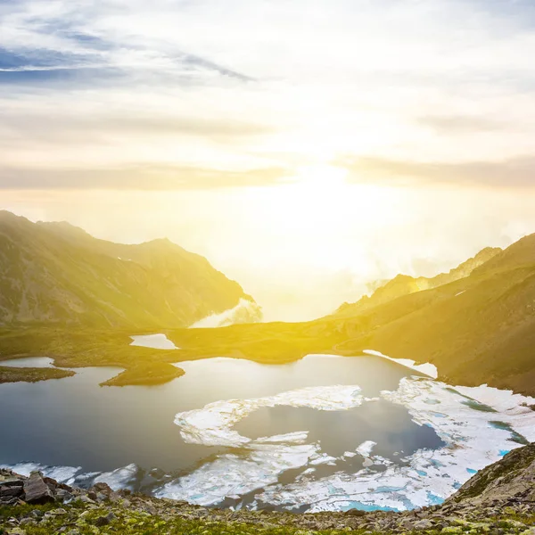 Horské Jezero Scéna Západ Slunce — Stock fotografie