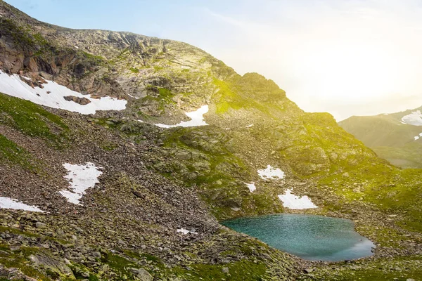 Vale Montanha Com Pequeno Lago Pôr Sol — Fotografia de Stock