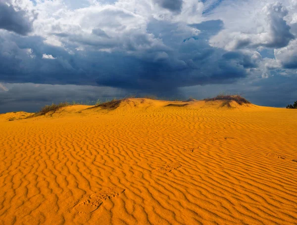 Dramatic Rainy Cloudy Sky Sandy Desert — Stock Photo, Image