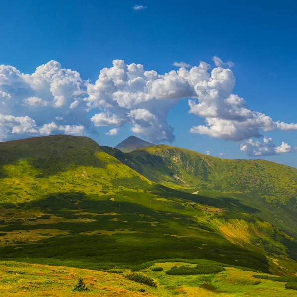 Beautiful Green Mountain Valley Cloudy Sky — Stock Photo, Image