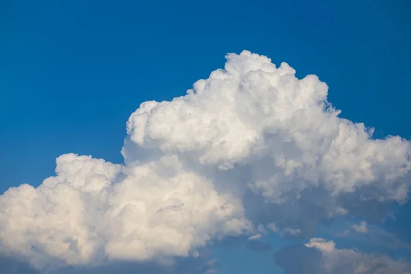 Awan Closeup Pada Latar Belakang Langit Biru — Stok Foto