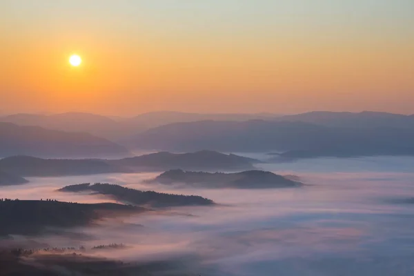 Tôt Matin Lever Soleil Dessus Une Vallée Montagne Dans Brume — Photo