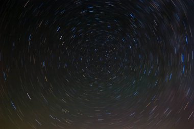 gece gökyüzü kutup yıldızı, uzun pozlama Astrofoto döndürme
