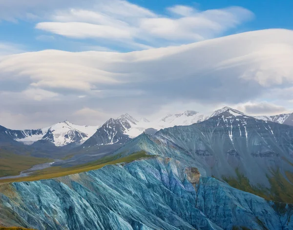 美丽的五颜六色的山脊景观 阿尔泰 俄罗斯 — 图库照片