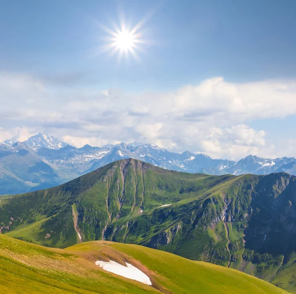 Hermoso Paisaje Montaña Verde Día Soleado — Foto de Stock