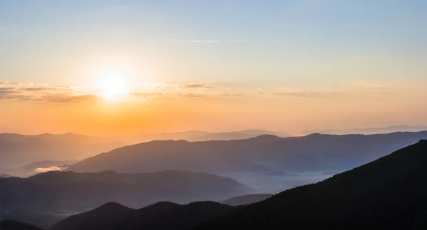 Туманна Гірська Долина Рано Вранці — стокове фото