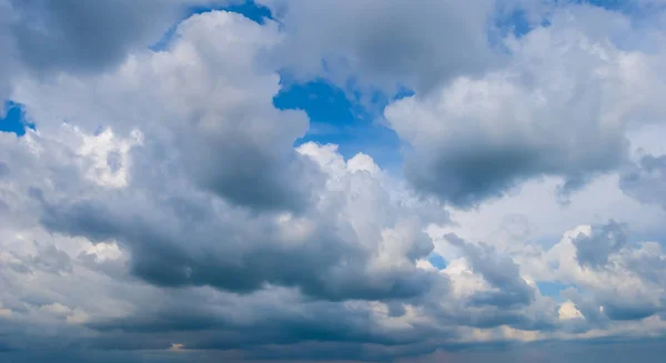 Güzel Bulutlu Gökyüzü Doğal Arka Plan — Stok fotoğraf