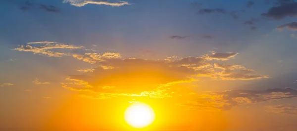 Prachtige Dramatische Hemel Bij Zonsondergang Natuurlijke Achtergrond — Stockfoto