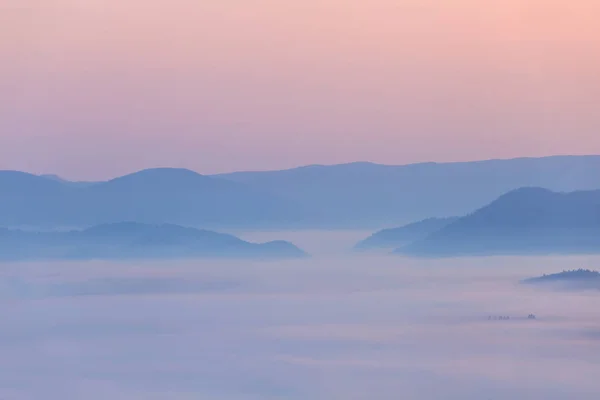 Silhouette Montagna Nella Nebbia Blu Scena Del Mattino Presto Buon — Foto Stock