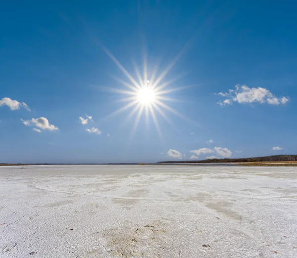 Tierra Salina Caliente Seca Bajo Sol Brillante Calamidad Naturaleza Lago —  Fotos de Stock