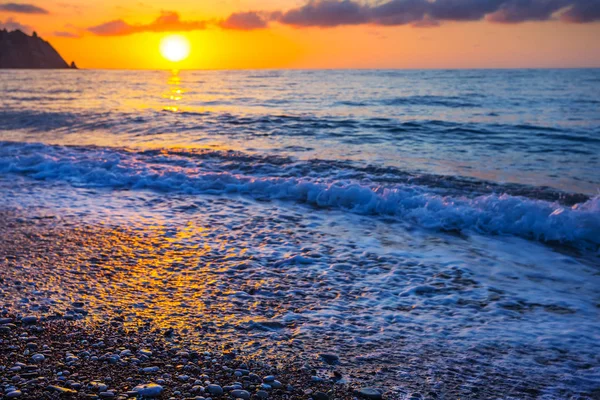 Όμορφη Σμαραγδένια Ακτή Της Μεσογείου Νωρίς Πρωί — Φωτογραφία Αρχείου