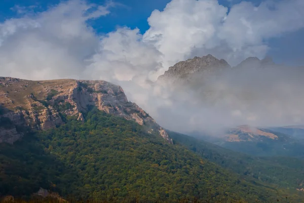 Planalto Montanha Nuvens Densas Paisagem Selvagem — Fotografia de Stock