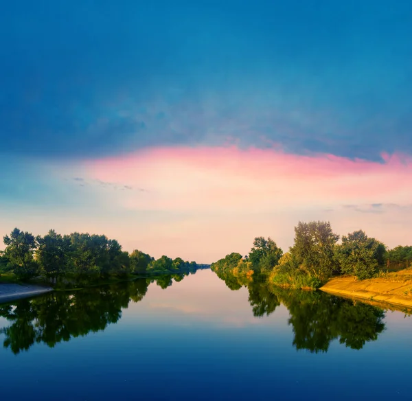 Tranquila Escena Nocturna Canal Riego Crepúsculo — Foto de Stock