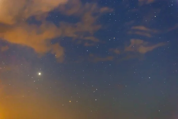 Cielo Stellato Notturno Con Nuvole Sfondo Naturale — Foto Stock