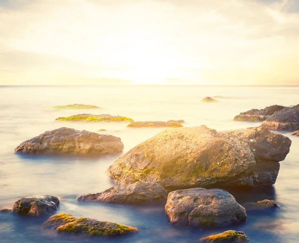 Νωρίς Πρωί Θάλασσα Ακτή Σκηνή Ανατολή Του Ηλίου Πάνω Από — Φωτογραφία Αρχείου