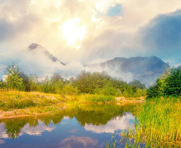 Beautiful Mountain Valley Small Lake Forest Sunset Natural Evening Background — Stock Photo, Image