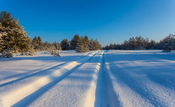 Araba Parça Ile Kış Snowbound Düz — Stok fotoğraf